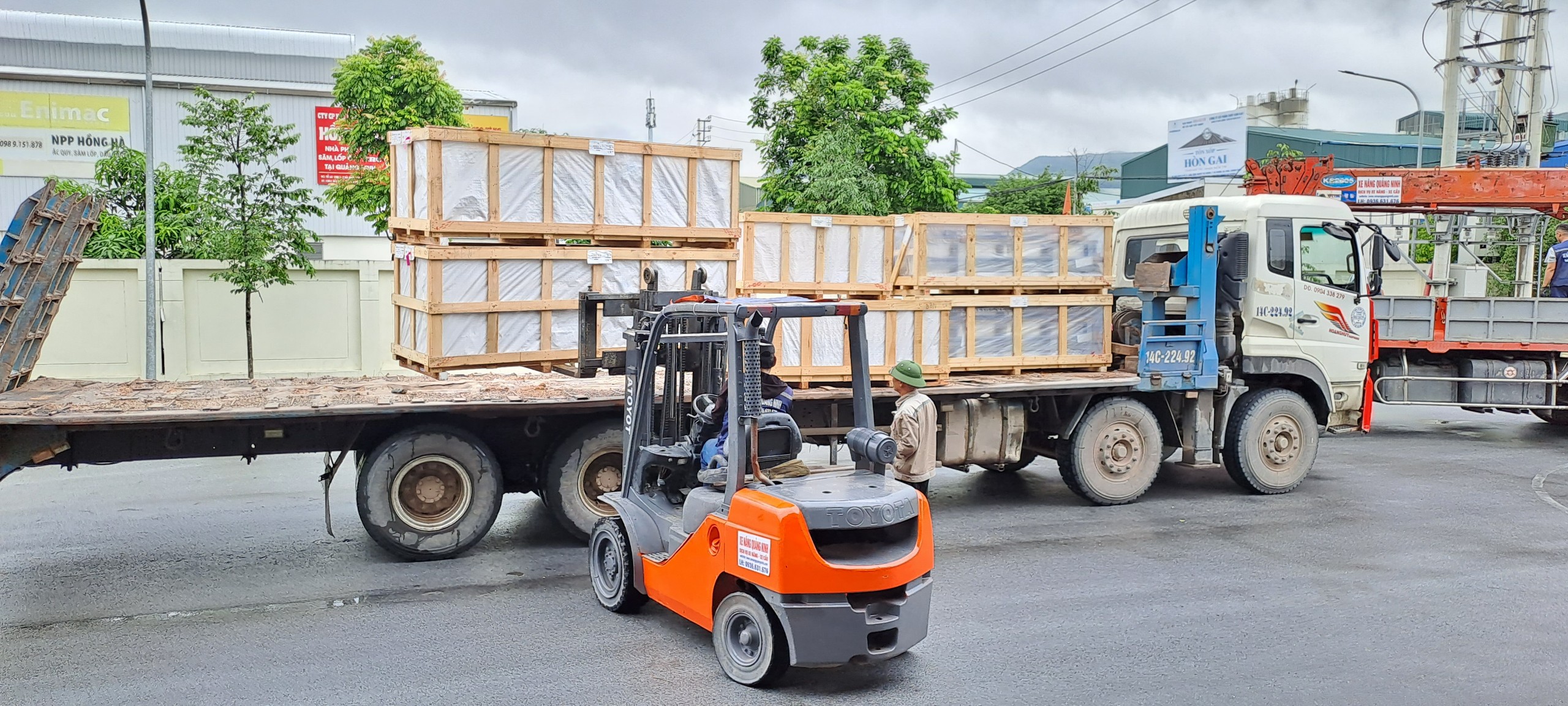 TẠI SAO NÊN SỬ DỤNG DỊCH VỤ NÂNG HẠ CỦA XE NÂNG QUẢNG NINH?