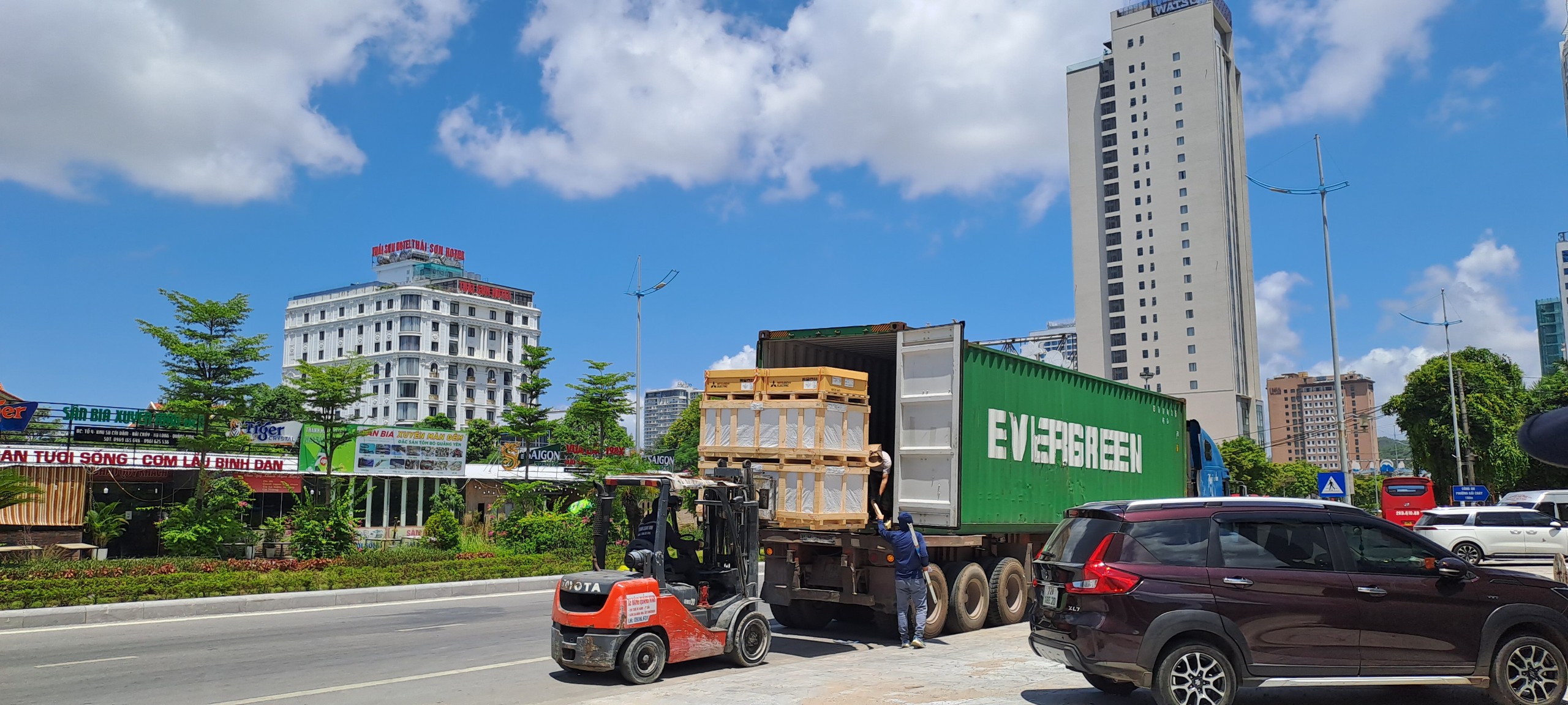 Dịch vụ cho thuê xe nâng tại TP Hạ Long