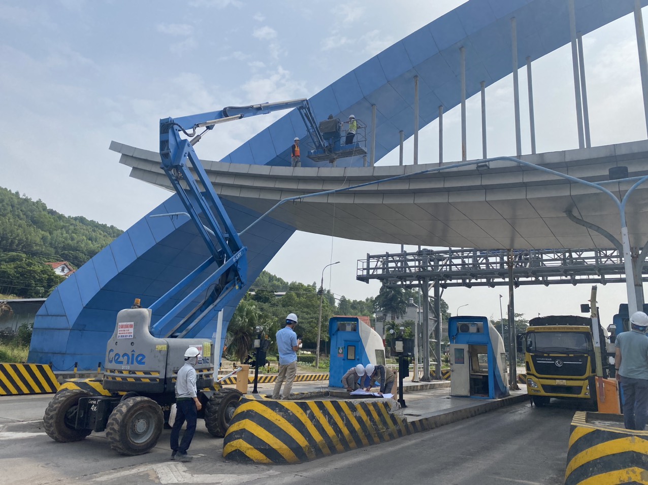 CHO THUÊ XE NÂNG NGƯỜI TẠI KHU CÔNG NGHIỆP VIỆT HƯNG, QUẢNG NINH