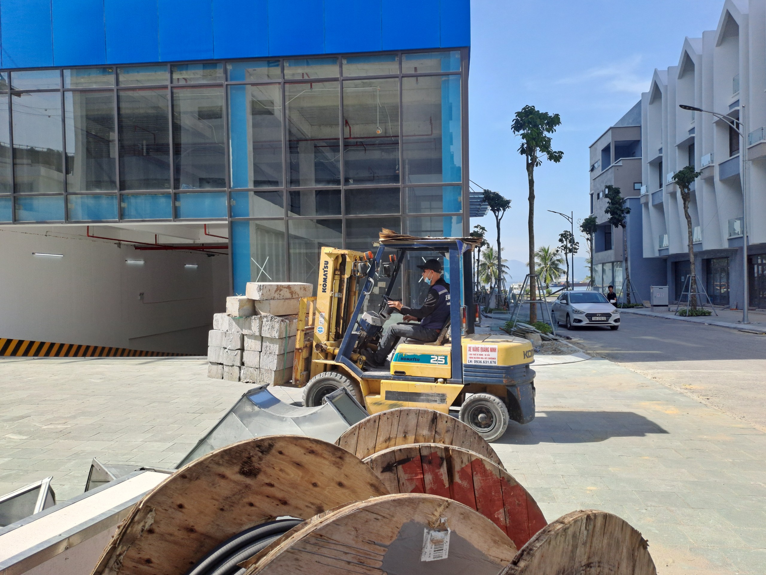 NGƯỜI BẠN ĐỒNG HÀNH - XE NÂNG QUẢNG NINH