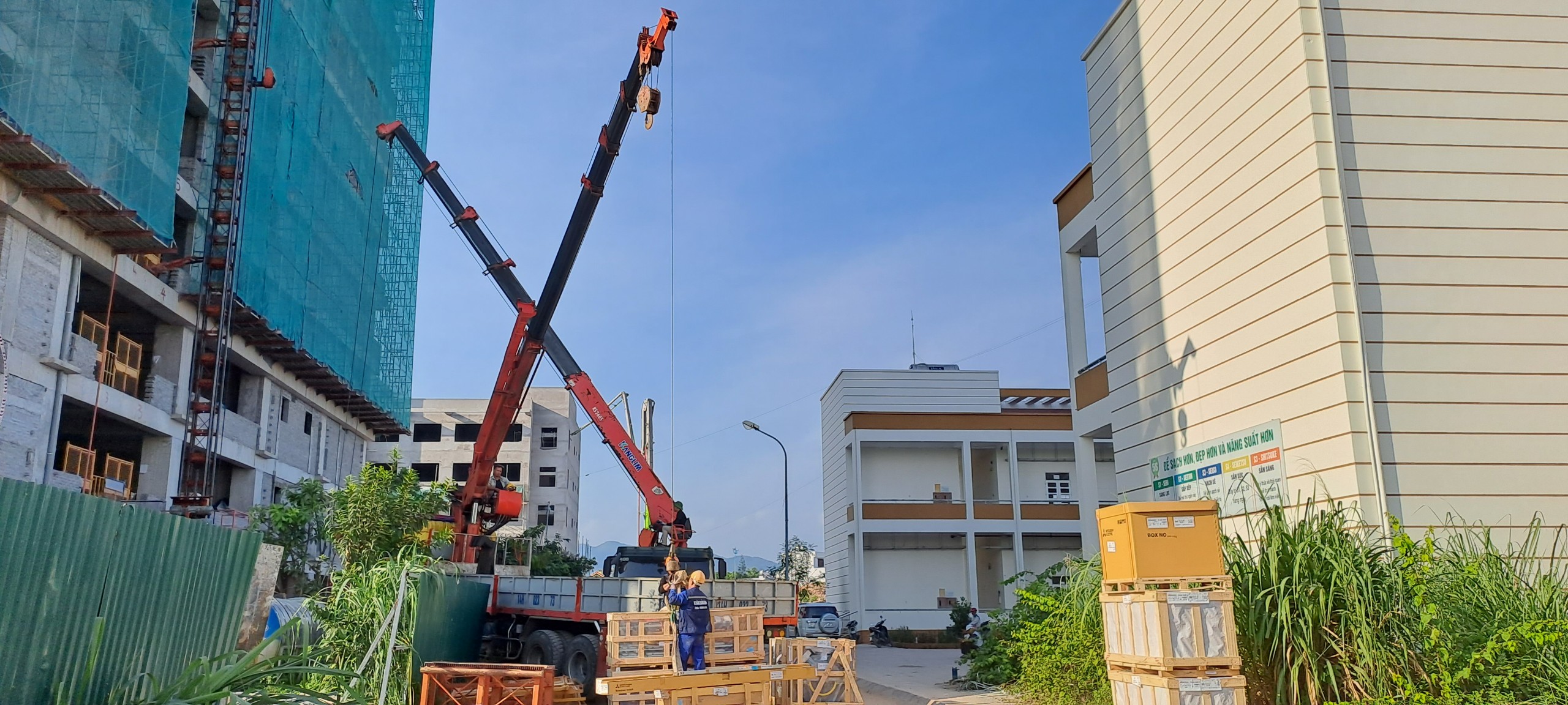 XE CẨU- NGƯỜI BẠN ĐỒNG HÀNH KHÔNG THỂ THIẾU CỦA CÁC CÔNG TRÌNH XÂY DỰNG