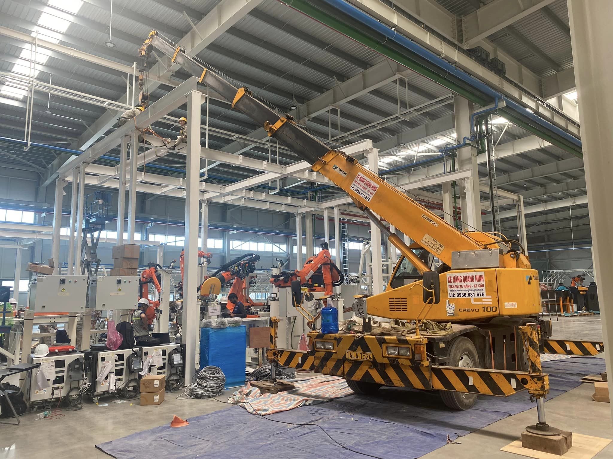 XE CẨU NHỎ GỌN – LẮP DỰNG KẾT CẤU TRONG NHÀ XƯỞNG TẠI QUẢNG NINH