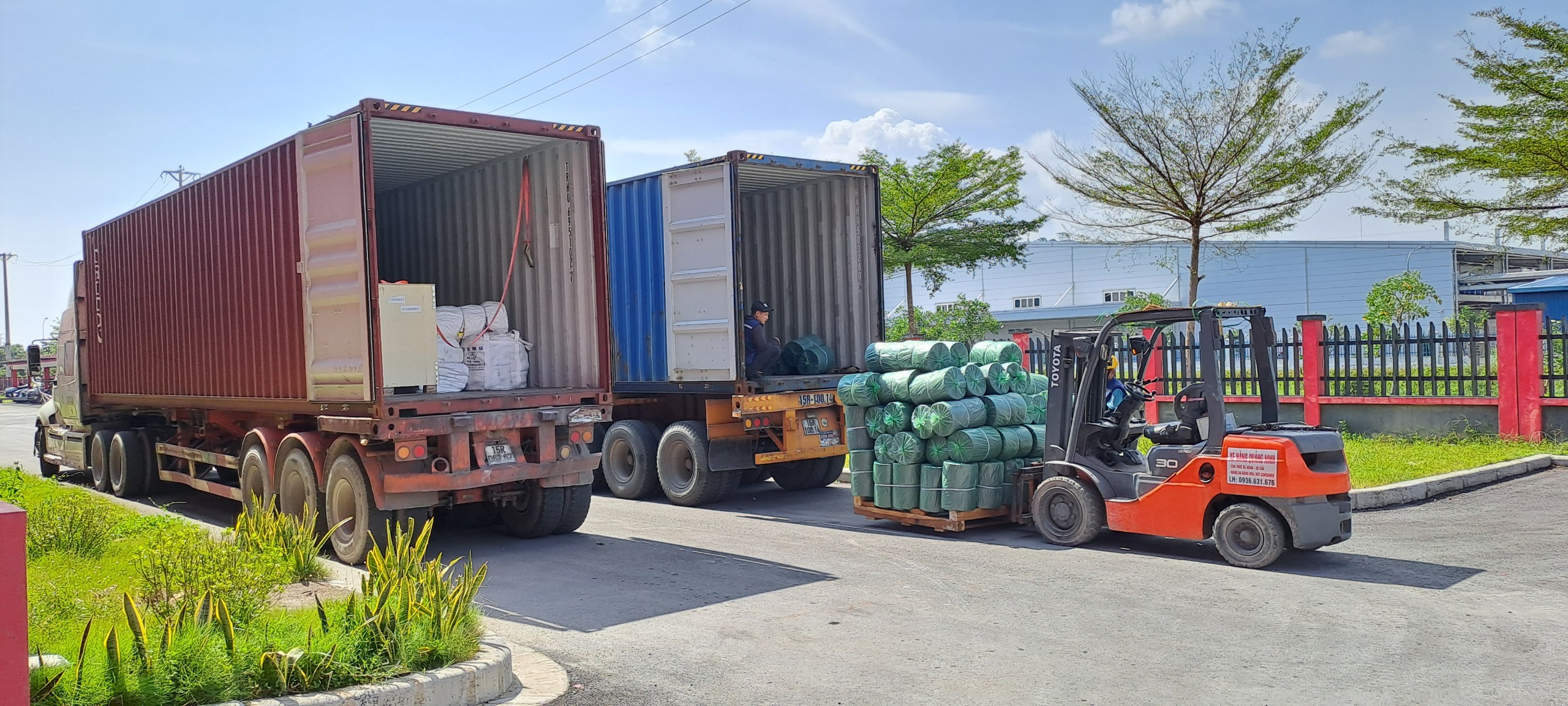TẦM QUAN TRỌNG CỦA XE NÂNG TRONG BỐC XẾP, NÂNG HẠ HÀNG HÓA
