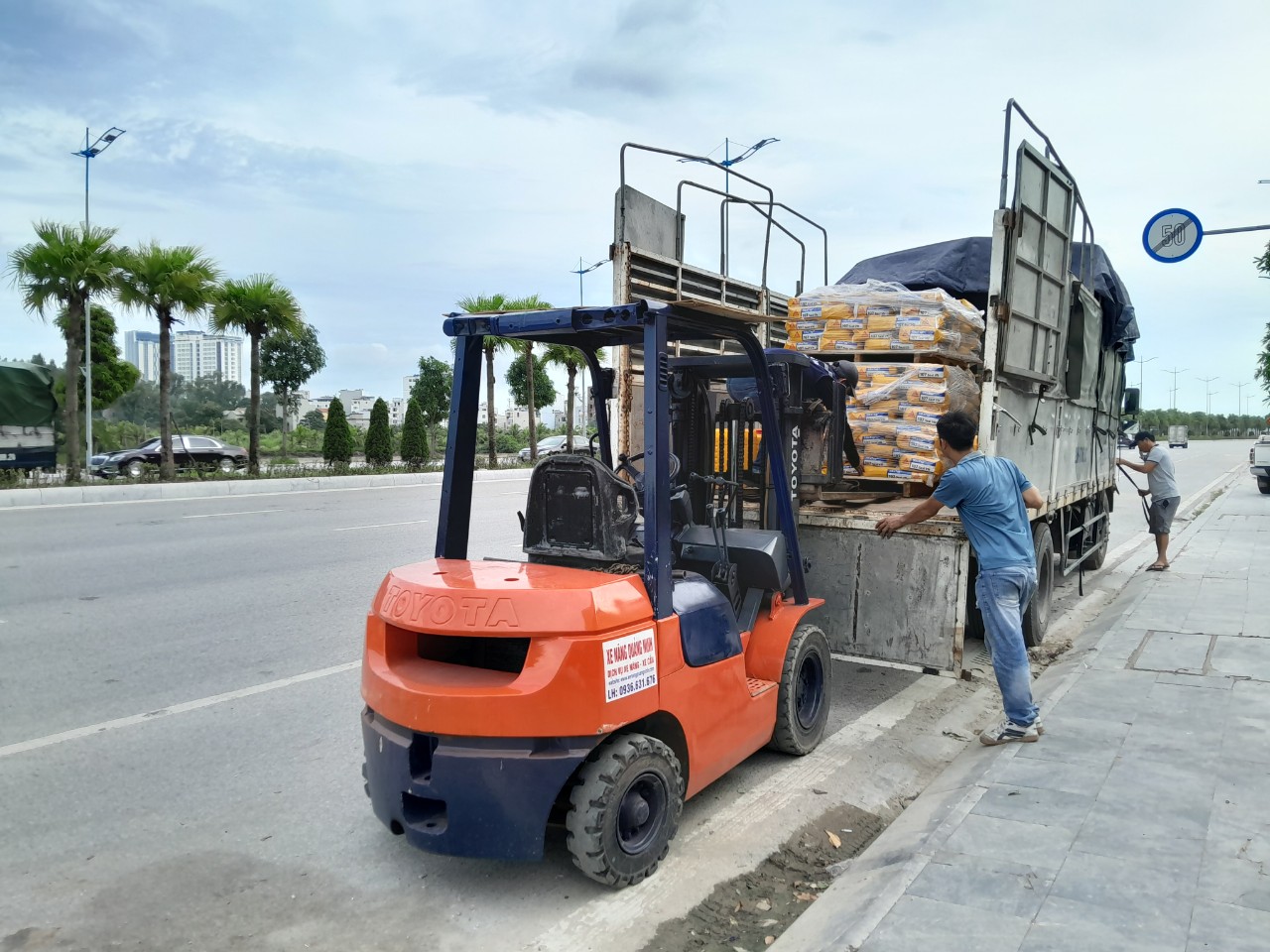 CHO THUÊ XE NÂNG HÀNG TẠI CẨM PHẢ, QUẢNG NINH