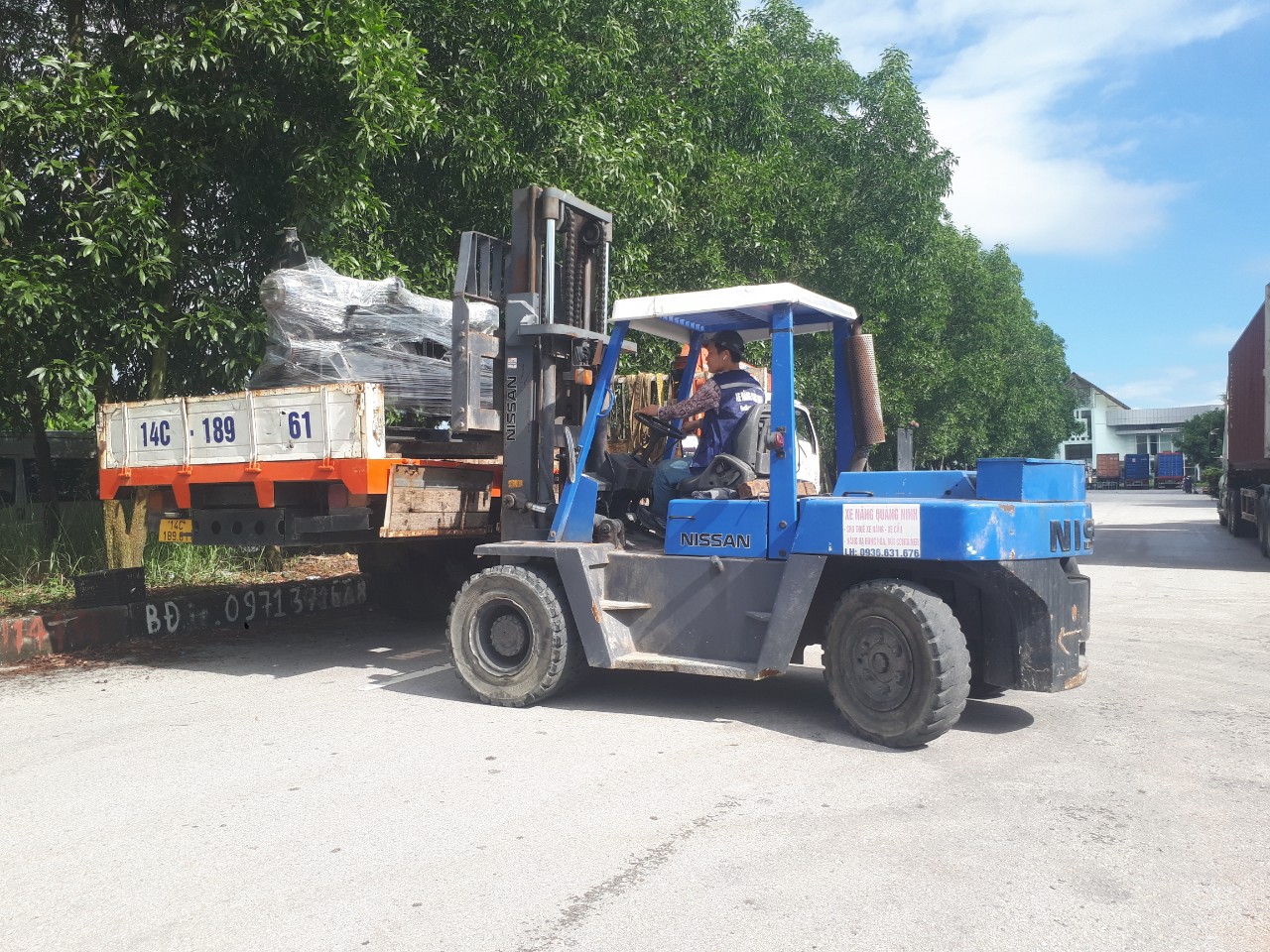CHO THUÊ XE NÂNG HÀNG, XE CẨU TẠI BẮC GIANG